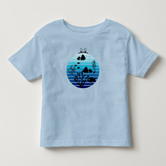 Kitty Cat watching Fisch in Fishbowl Kleinkind T-shirt