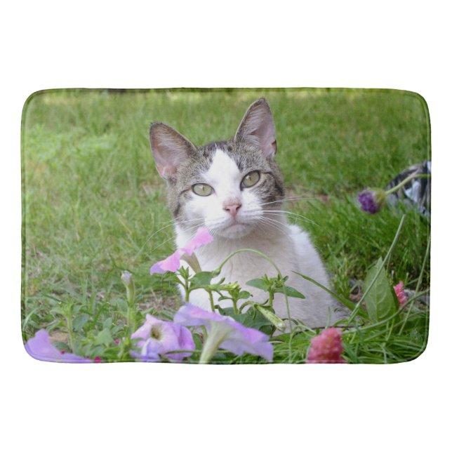 Kitty in der Petunias-Badematte Badematte (Vorderseite)