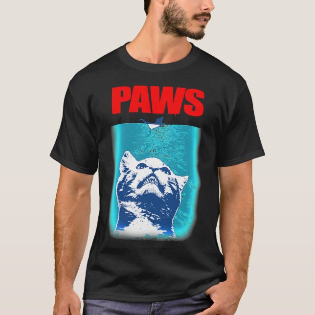 Kitty with large Jaws attacking a mouse PAWS Class T-Shirt (Vorderseite)