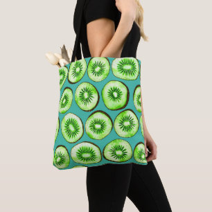 Kiwi-Scheiben auf Türkis Tasche