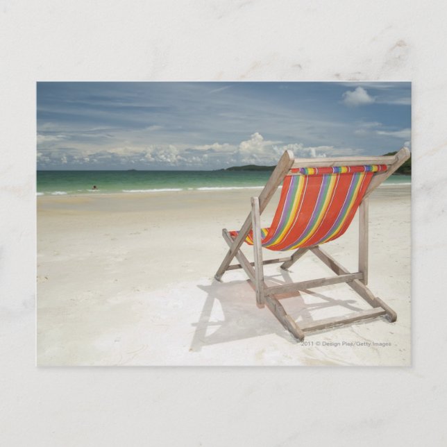 Klappstuhl auf dem weißen Sand von Samui Strand Postkarte (Vorderseite)