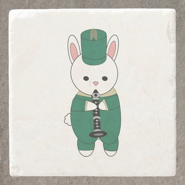 Klarinetten-Hasen-Marschkapelle Grün Gold Steinuntersetzer (A coaster with a white rabbit playing the clarinet in green and gold.)