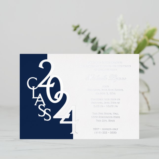 Klasse 2024 Abschluss Navy Blue and Silver Foil Folieneinladung (Stehend vorne)