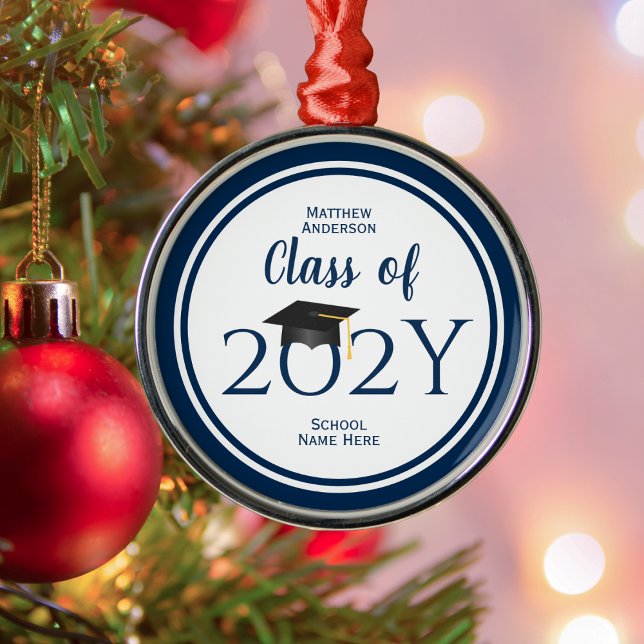 Klasse 2024: Elegante Graduationsstufe Silbernes Ornament (Von Creator hochgeladen)