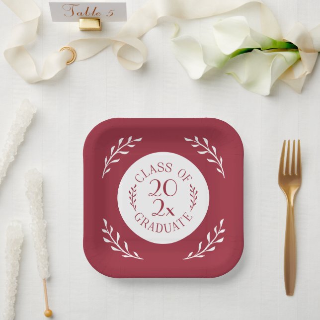 Klasse 2025 Graduate Burgundy White Botanical Pappteller (Hochzeit)