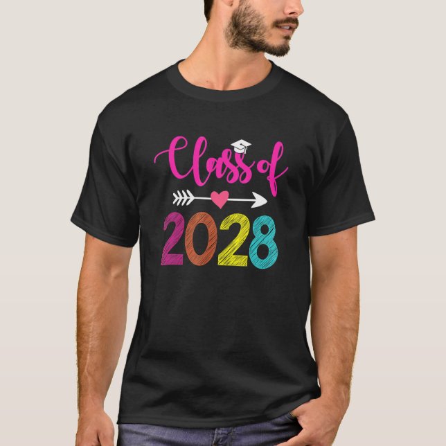 Klasse 2028 Abschluss vor dem Abschluss des Vorsch T-Shirt (Vorderseite)