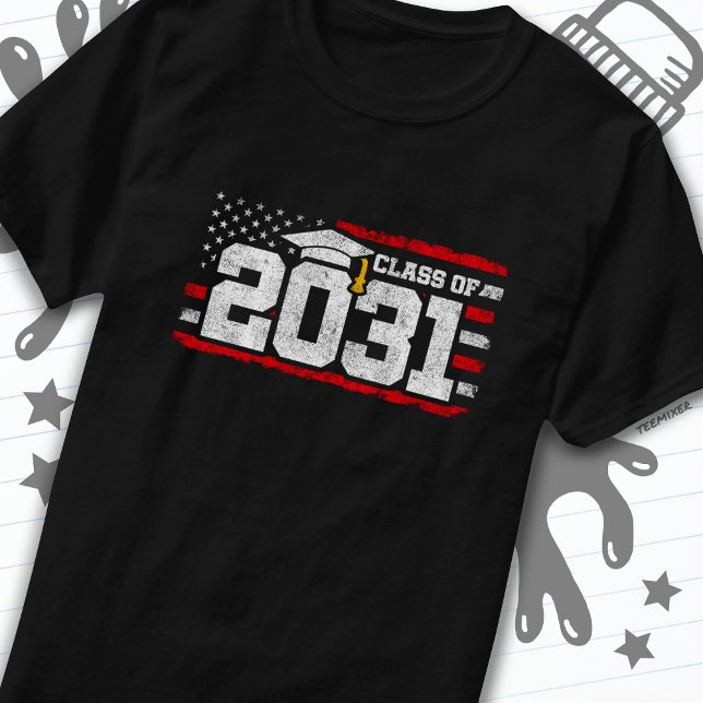 Klasse 2031 Abschluss American Flag Senior 2031 T-Shirt (Von Creator hochgeladen)