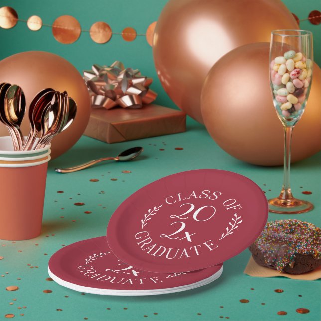 Klasse der Chic Burgundy White Graduation Party 20 Pappteller (Multi)