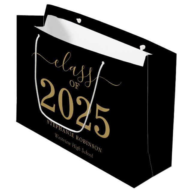 Klasse des 2025-Gold-Skripts auf schwarzem Abschlu Große Geschenktüte (Vorderseite Schrägansicht)