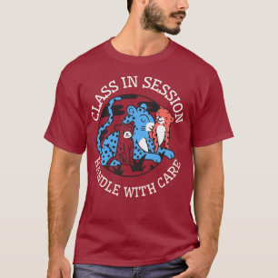Klasse im Gange Vorsichtig behandeln Lehrer T-Shirt