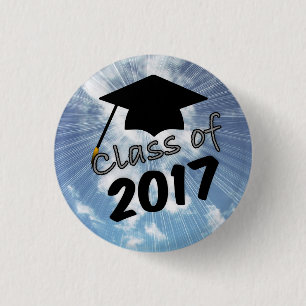 Klasse von 2017 und eine Abschluss-Kappe auf Button