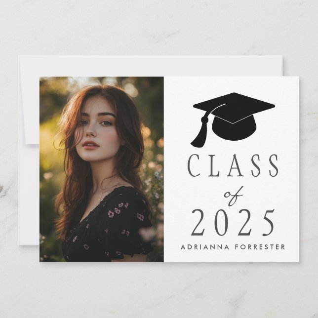 Klasse von 2025 Modernem Abschluss Hut Foto Einladung (Vorderseite)