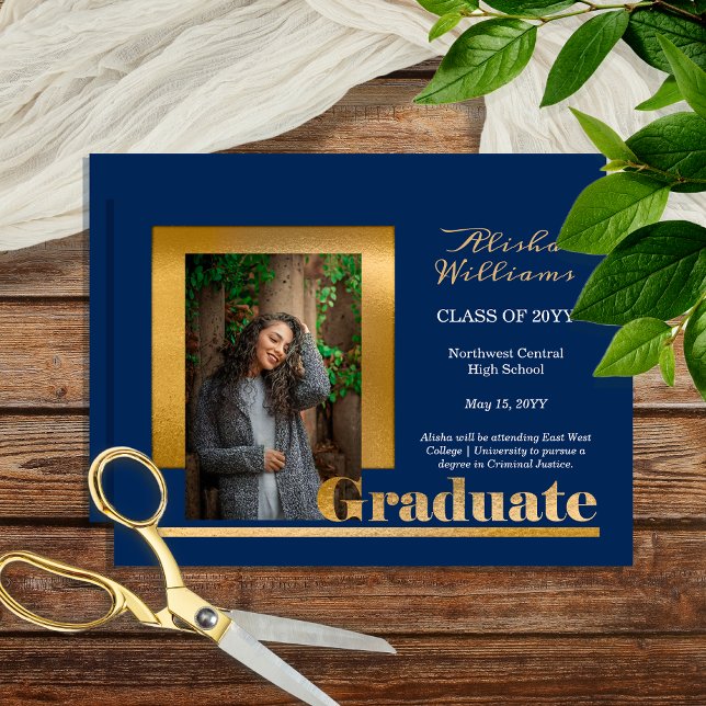 Klassisch Elegant Gold Text Graduate 1 Foto Blau Ankündigung (Classy Elegant Gold Tone Text "Graduate" One Photo Blue Graduation Announcement - Print | Download)