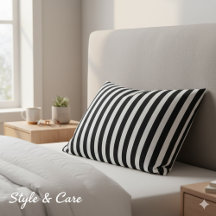 Klassisch moderne gestreifte Schwarz-Weiß-Pillowca