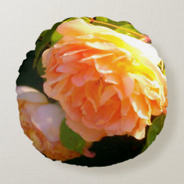 Klassisch orange pfirsichfarbene Rose Rundes Kissen