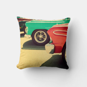 Klassische Autos in einer Reihe geparkt, Oldtimer, Kissen