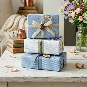 Klassische Blätter Blumenmuster auf hellblau