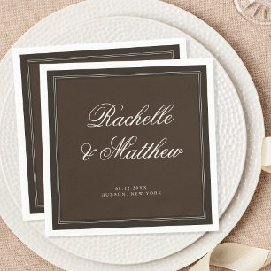 Klassische dunkelbraune Hochzeit im Stil des alten Serviette
