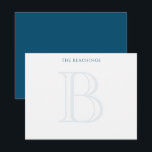 Klassische Erstklassigkeit Mitteilungskarte<br><div class="desc">Dieses Design verfügt über einen großen verblassten Initial und Namen/Text am unteren Rand. Klicken Sie auf die Schaltfläche Anpassen, wenn Sie die Designelemente anpassen und/oder den Text weiter verändern möchten! Variationen dieses Designs, zusätzliche Farben sowie koordinierende Produkte sind in unserem Shop, zazzle.com/store/doodlelulu verfügbar. Kontaktieren Sie uns, wenn Sie dieses Design...</div>