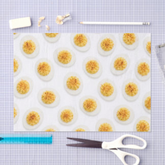 Klassische gefüllte Eier Seidenpapier