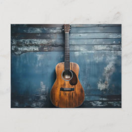 Klassische Gitarre an blauer rustikaler Holzwand Postkarte