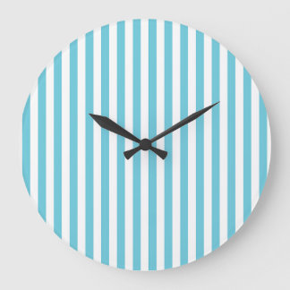 Klassische hellblaue und weiße vertikale Streifen Große Wanduhr