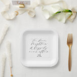 Klassische Liebe-Lachen-Hochzeit Pappteller<br><div class="desc">Fügen Sie Ihrer Cocktailstunde oder Ihrem Gesprächspartner eine schicke Touch mit dieser Papiertafel hinzu. Das Design enthält das Zitat "Zur Liebe, zum Lachen und glücklich immer danach" in einer klassischen Schrift Typografie und 2 Textzeilen, ideal für Ihr Monogramm, Namen und das Jahr Ihrer Hochzeit oder Verlobung. Ein toller Sake für...</div>