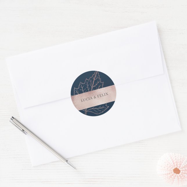 Klassische Matt Rose Gold Blätter Hochzeiten Runder Aufkleber (Umschlag)