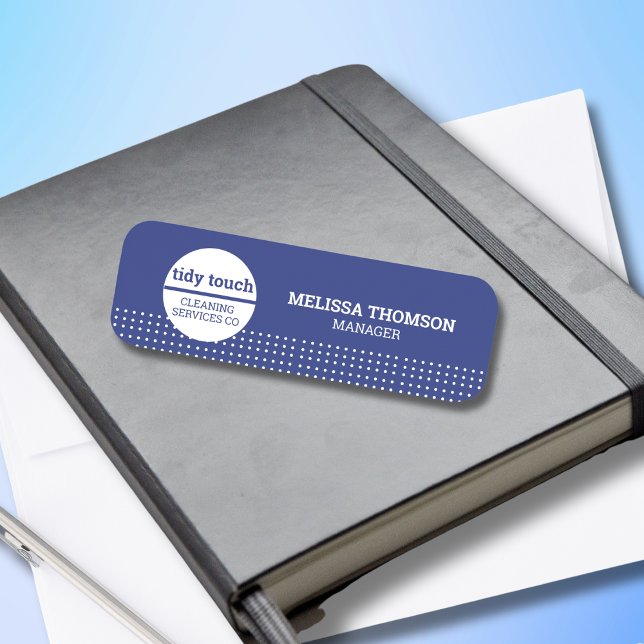 Klassische moderne Blue Polka Dots Cleaning Servic Namensschild (Von Creator hochgeladen)