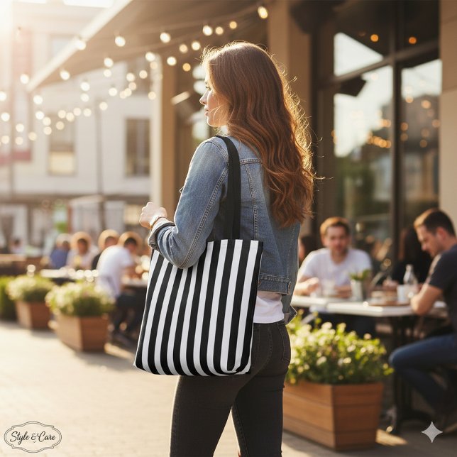 Klassische, moderne, gestreifte schwarz-weiße Carr Tasche (Classic Modern Striped Black and White Carryall Tote Bag)