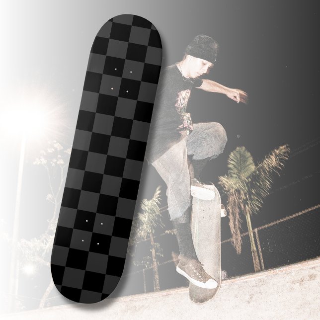 Klassische, moderne Schwarz-Smoky-Schwarz-Schachbr Skateboard (Von Creator hochgeladen)