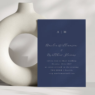 Klassische Mongram Navy Blue Script Hochzeit Einladung