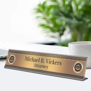 Klassische Monogram Attorney Gold Law Scale Emblem Schreibtischnamensplakette