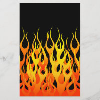 Klassische Orange, die Flammen auf Feuer läuft