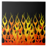 Klassische Orange, die Flammen auf Feuer läuft Fliese<br><div class="desc">Racy Orange des frisierten Autos auf schwarzem Buttonstreifen flammt Dekor des grafischen Entwurfs, der für ein großes kundenspezifisches Geschenk für selbst oder für jemand immer machen kann, das auf Ihrer Liste speziell ist, diese sind sicher, einen Eindruck bei allen festlichen Gelegenheiten zu machen. Emailen Sie uns unter Verwendung der Verbindung...</div>
