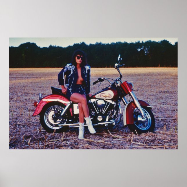 Klassische Pinup Girl auf einem Motorrad Poster (Vorne)