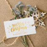 Klassische Schrift Merry Christmas Familienname Geschenkanhänger<br><div class="desc">Versenden Sie Ihren Urlaub Grüße an Freunde und Familie in schicken Stil Folie Geschenktag. Ein klassisches Drehbuch "Frohe Weihnachten" in handgeschriebener Typografie,  mit Ihrem eigenen Familiennamen.</div>