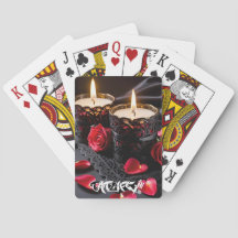 Klassische Spielkarten mit Kerzenlicht