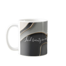Klassische Tasse in abstrakter Grafik