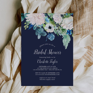Klassische weiße Blume   Navy Brautparty Einladung