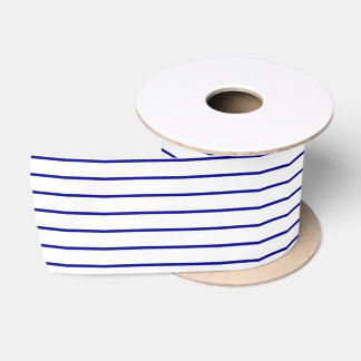 Klassischer, 1/2 Zoll blauer Pinstrip auf einem we Satinband