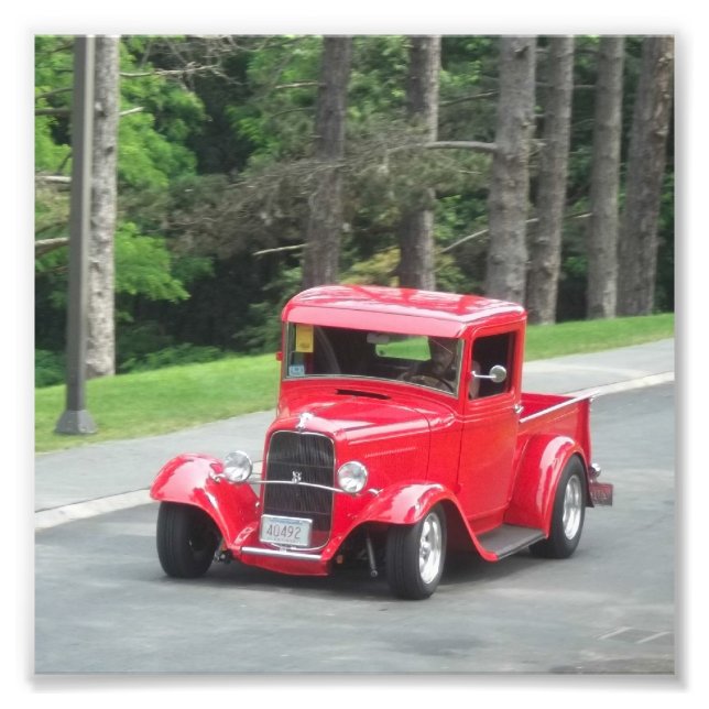 Klassischer alter LKW V8 mit rotem Lieferwagen Fotodruck (Vorne)