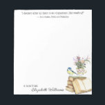 Klassischer Blumenkohl-Tee-Cup Notizblock<br><div class="desc">Individuell gestaltbarer Text für personalisierte Schreibwaren mit Jane Austen Buchlover Zitat,  Klassisches und romantisches Aquarelldesign von Wildblumen in einem Teacup auf einem Stapel Bücher mit einem Kichervogel.</div>