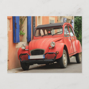 Klassischer französischer Wagen auf einer Straße i Postkarte