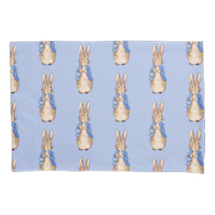 Klassischer Hase in blauer Jacke Kissenbezug