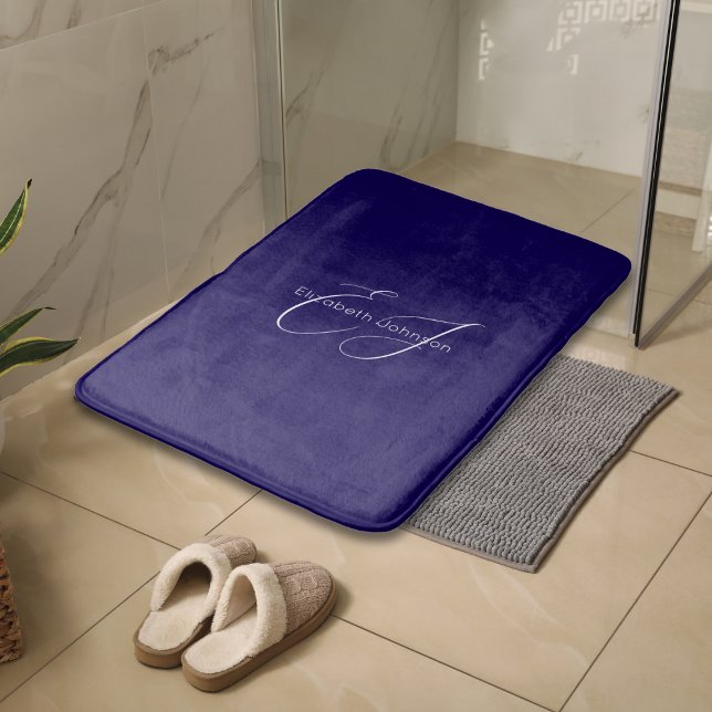 Klassischer minimalistischer Klassiker in Blau und Badematte (Von Creator hochgeladen)
