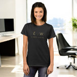 Klassischer Name der Minimalistischen Schwarz-Gold T-Shirt<br><div class="desc">Erhöhen Sie Ihren Stil mit unserem Monogram Black Gold Moderne Minimalistisch Elegant T - Shirt. Dieser Kleiderschrank ist ein unverzichtbarer Bestandteil, der klassische Eleganz mit zeitgenössischem Minimalismus verbindet und somit eine vielseitige und stilvolle Ergänzung zu Ihrer Kollektion darstellt. Dieser T - Shirt ist mit viel Liebe zum Detail gestaltet und...</div>