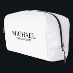 Klassischer Personalisierter Trauzeuge Waschbeutel<br><div class="desc">Klassische Geschenke für Personalisierten Trauzeuge mit dem Namen und dem Titel des personalisierten Trauzeugen im klassischen Serifenstil auf weißem Hintergrund. Auch perfekt für Trauzeuge,  Vater der Braut und mehr.</div>