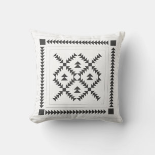 Klassischer Quilt-Block aus Schwarz und Weiß Kissen