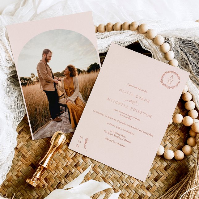 Klassischer Rosa-Monogramm-Hochzeitsbogen Folieneinladung (Von Creator hochgeladen)